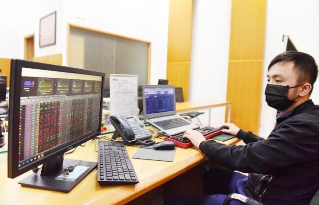 Thị trường chứng khoán Việt Nam: Thận trọng nhưng không quá bi quan