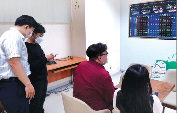 Thị trường chứng khoán: Khi rủi ro về mức trung tính, dòng tiền có thể quay trở lại tìm cơ hội