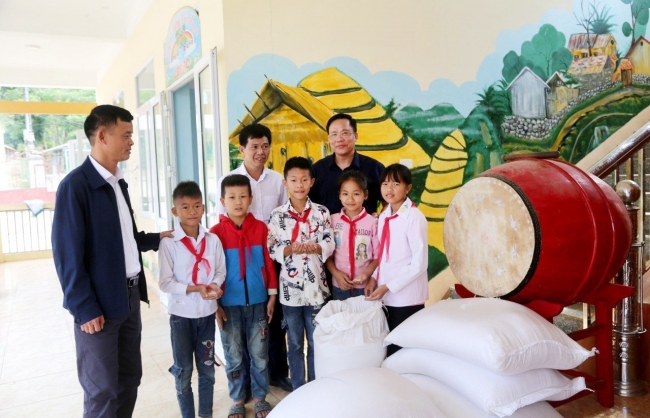 Xuất cấp gạo hỗ trợ học sinh khẩn trương, khoa học