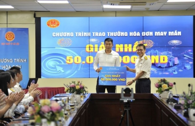 Hà Nội trao giải cho người trúng thưởng “hóa đơn may mắn”