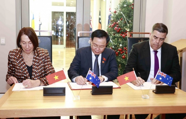 chu tich quoc hoi vuong dinh hue hoi dam voi chu tich thuong vien sue lines va chu tich ha vien milton dick