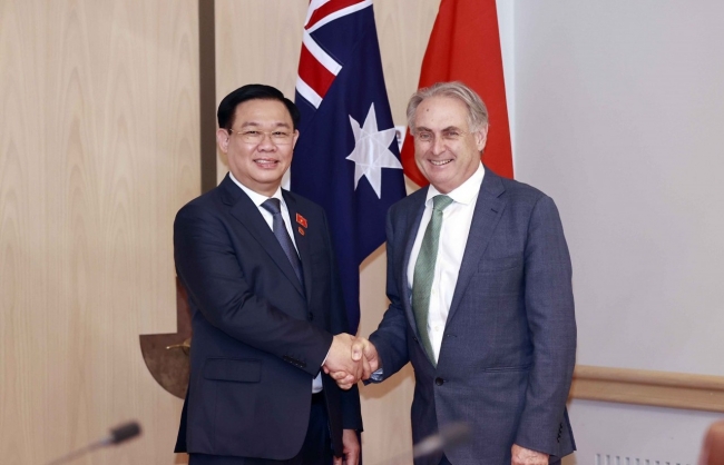 chu tich quoc hoi vuong dinh hue tiep bo truong bo thuong mai va du lich australia