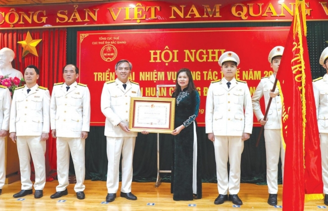 Đón xuân mới với niềm vui kép