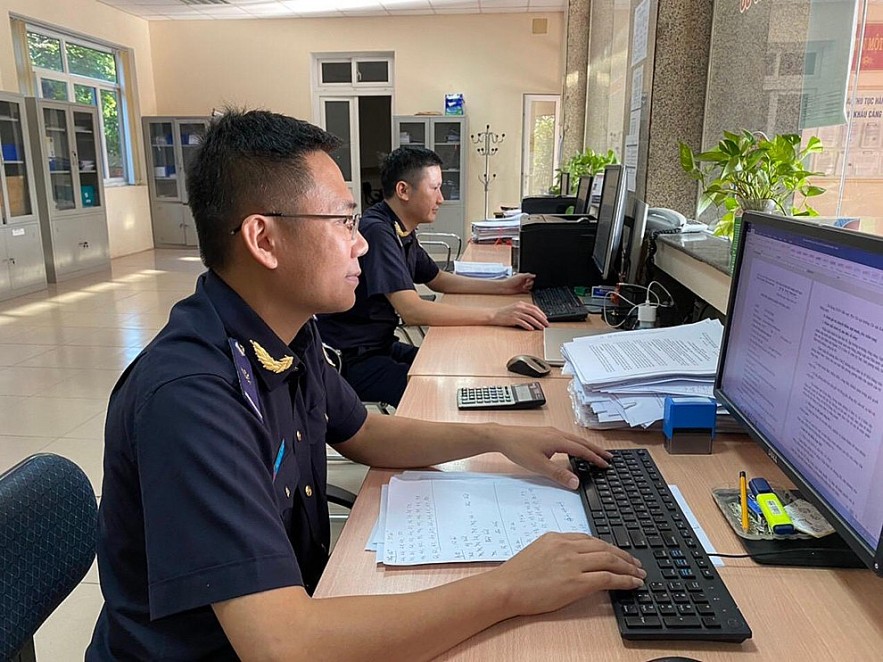 Hải quan Thanh Hóa: Làm thủ tục cho 11 tàu Hải quan Thanh Hóa: Làm thủ tục cho 11 tàu cập cảng Nghi Sơn dịp Tết Quý Mão 2023