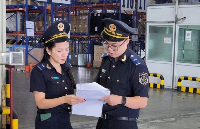 Thông quan “xuyên tết” hỗ trợ tối đa hoạt động xuất nhập khẩu