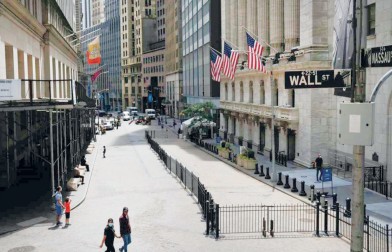 noi so bi ha xep hang khien cac cong ty tu bo giao dich dua tren no