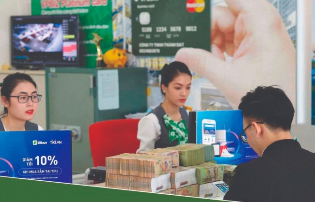 Vừa mừng vừa lo trước tín hiệu tín dụng tăng trưởng chậm