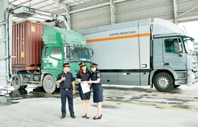 Hiện đại hóa công tác kiểm tra hàng xuất nhập khẩu qua soi container
