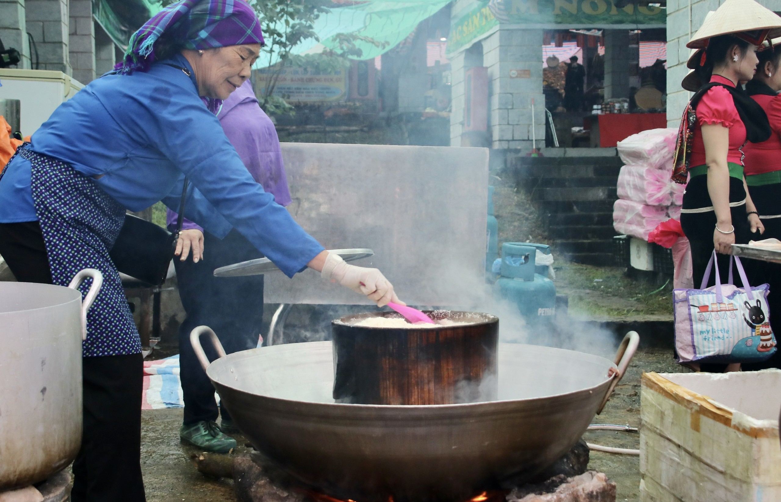 Trải nghiệm Chợ phiên “Sắc màu Lào Cai” tại “Ngôi nhà chung”