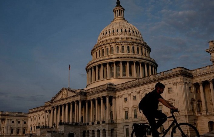 Fitch hạ bậc xếp hạng tín dụng của Mỹ