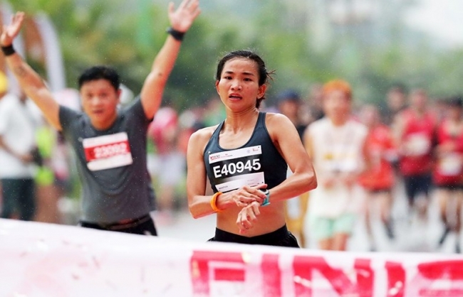 30 nhan vat truyen cam hung lam nong mua giai ha noi marathon techcombank mua thu 2
