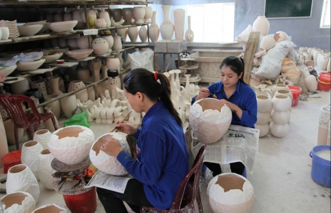 Đảm bảo người lao động dân tộc thiểu số được hưởng các chế độ bảo hiểm xã hội