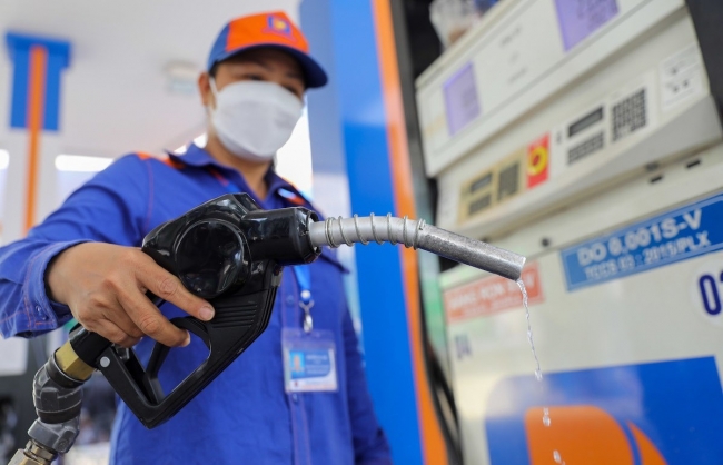 Đồng loạt tăng giá xăng dầu từ 15h ngày 18/1/2024