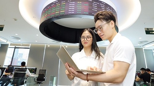 Linh hoạt các giải pháp để chứng khoán "đón gió Đông"