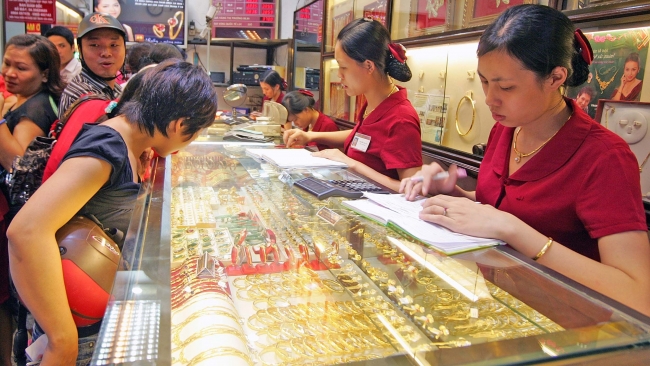 ba buoc di de binh thuong hoa thi truong vang