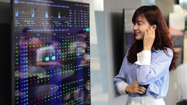 Cổ phiếu chứng khoán - Cơ hội nhìn từ động lực chính sách và nền tảng thị trường