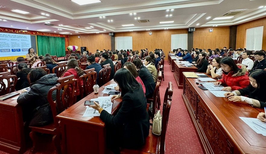 Cục Thuế Hoà Bình giải đáp gần 30 ý kiến tại hội nghị tập huấn, hỗ trợ quyết toán thuế Cục Thuế Hoà Bình giải đáp nhiều vướng mắc của doanh nghiệp