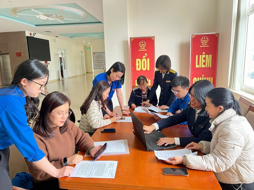 Cục Thuế Quảng Bình giải đáp nhiều vướng mắc về hỗ trợ quyết toán thuế Cục Thuế Quảng Bình giải đáp nhiều vướng mắc về quyết toán thuế