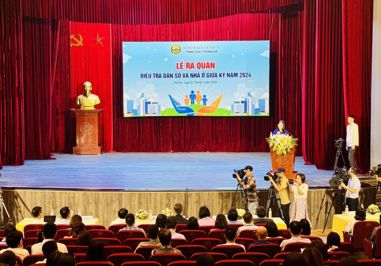 Tổng cục Thống kê ra quân điều tra dân số và nhà ở giữa kỳ năm 2024 Tổng cục Thống kê ra quân điều tra dân số và nhà ở giữa kỳ năm 2024