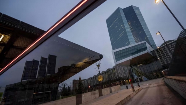 nhu cau vay giam tao ap luc khien ecb cat giam lai suat som