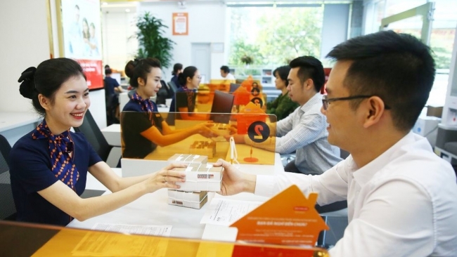 Lãi suất huy động rục rịch tăng và diễn biến mới trên thị trường tiền tệ