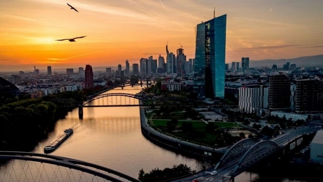 ecb canh bao muc no cong cao khien chau au co nguy co gap cu soc bat loi