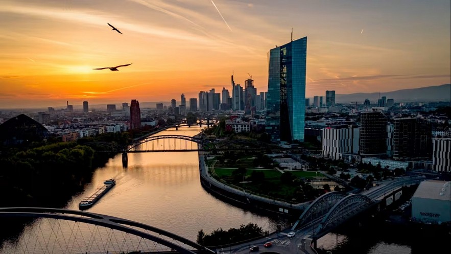 ECB cảnh báo mức nợ cao khiến châu Âu có nguy cơ gặp “cú sốc bất lợi” ECB cảnh báo mức nợ công cao khiến châu Âu có nguy cơ gặp “cú sốc bất lợi”