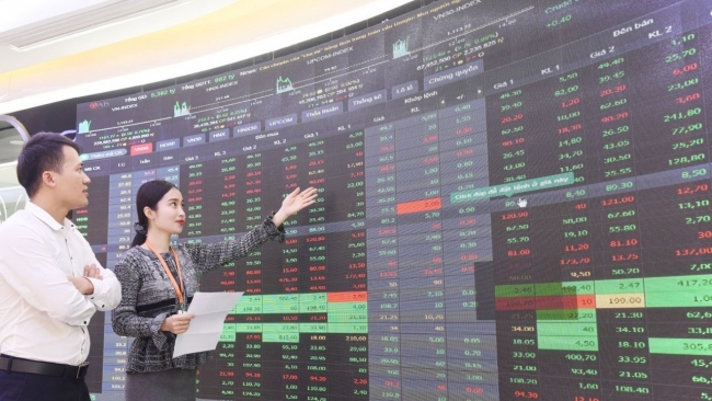 Cơ hội vượt đỉnh vẫn còn, chờ dòng tiền lên tiếng