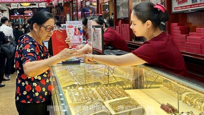 Thị trường vàng hồi hộp chờ tác động từ giải pháp mới