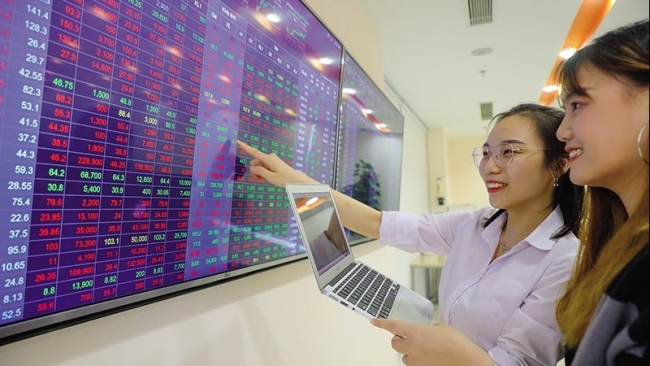 VN-Index đã lập đỉnh, song triển vọng trung, dài hạn vẫn “sáng”