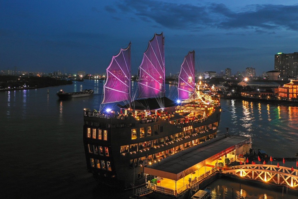 TP. Hồ Chí Minh: Du lịch phục hồi mạnh, doanh thu 10 tháng vượt 200.000 tỷ đồng