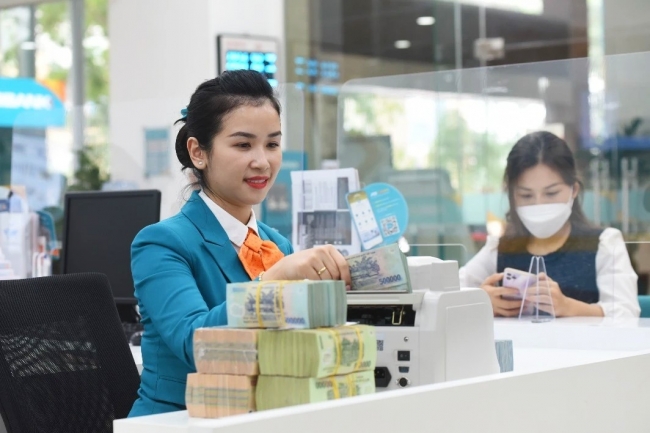 Ngân hàng trong "thế kẹt" khi chênh lệch lãi suất đầu vào – đầu ra thu hẹp