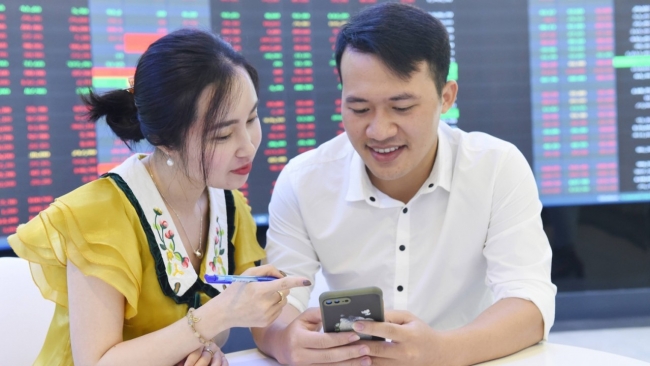 Chứng khoán phái sinh ngày 26/12: Hồi phục ngoạn mục, chênh lệch dương xuất hiện trở lại