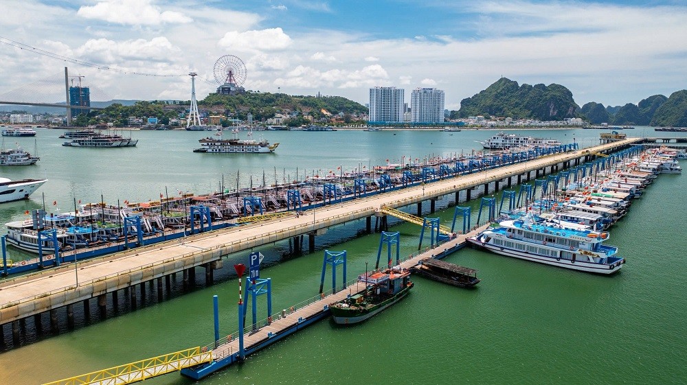 Quảng Ninh Xây dựng kế hoạch phát triển đội tàu nhà hàng trên Vịnh Hạ Long Quảng Ninh Xây dựng kế hoạch phát triển đội tàu nhà hàng trên Vịnh Hạ Long