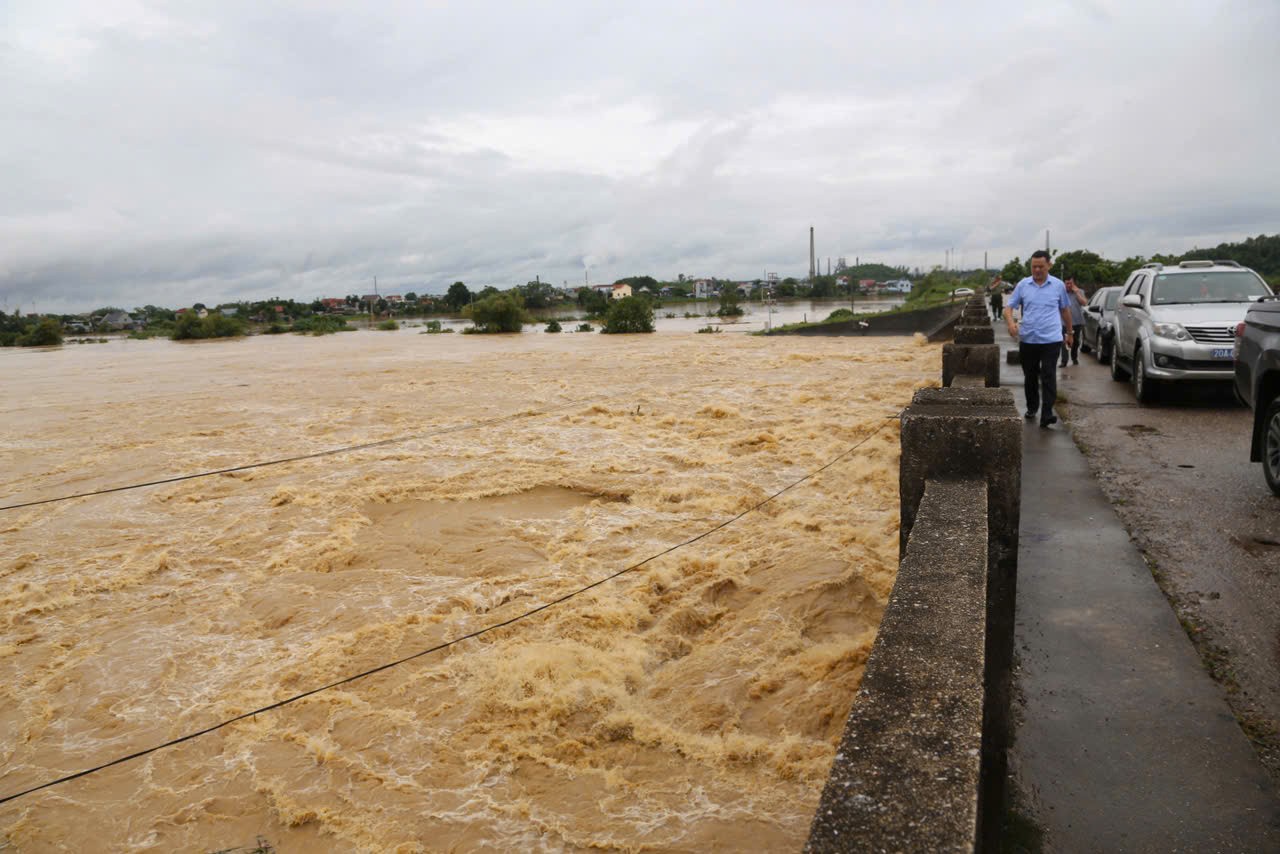 Phó Thủ tướng Hồ Đức Phớc thị sát công tác phòng, chống bão lụt tại Thái Nguyên Phó Thủ tướng Hồ Đức Phớc thị sát công tác phòng, chống bão lụt tại Thái Nguyên