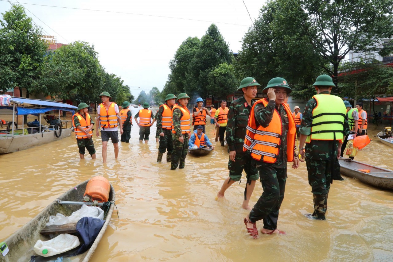 Phó Thủ tướng Hồ Đức Phớc: Không để xảy ra tình trạng thiếu lương thực tới bà con vùng thiên tai Phó Thủ tướng Hồ Đức Phớc: Không để xảy ra tình trạng thiếu lương thực tới bà con vùng thiên tai