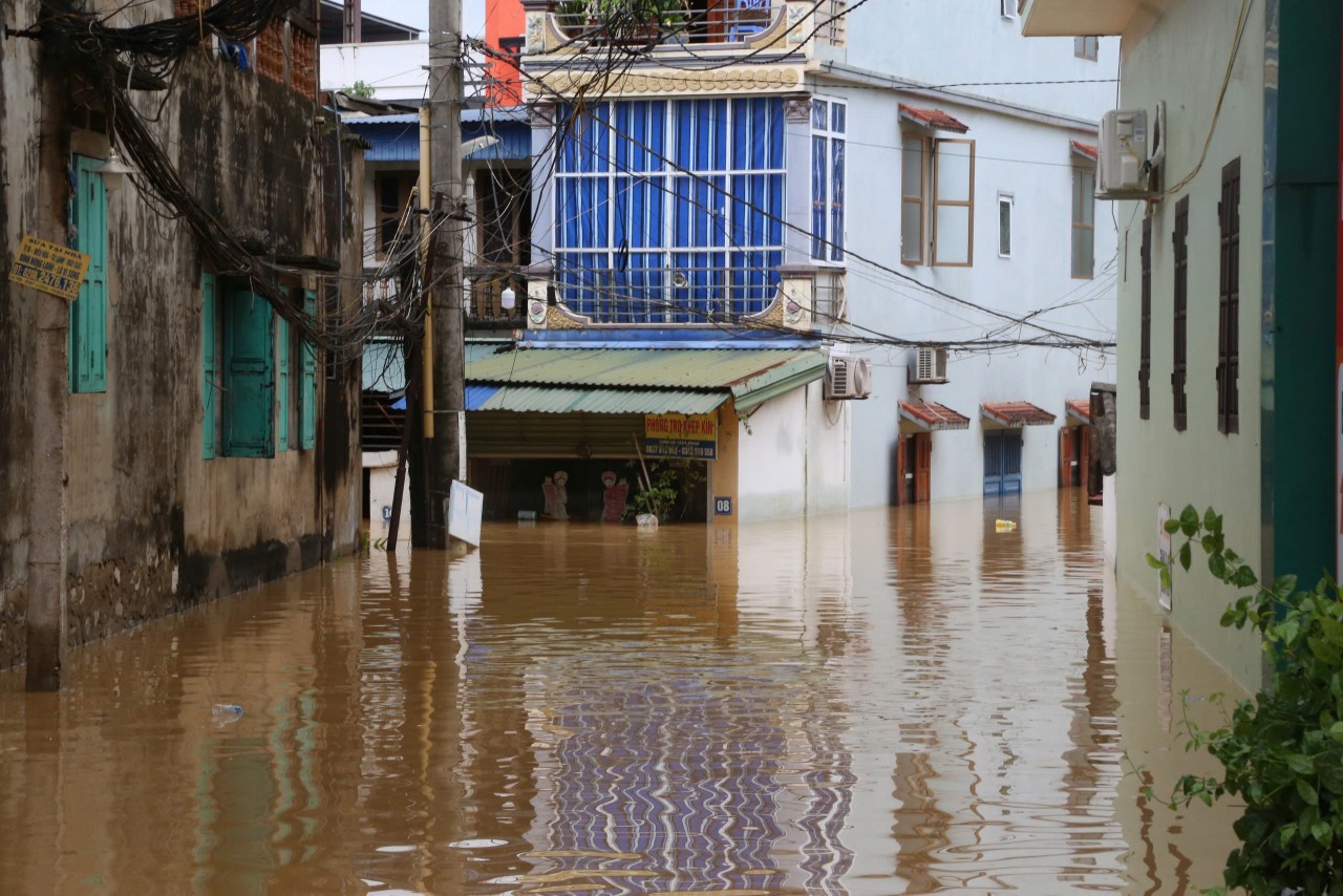 Phó Thủ tướng Hồ Đức Phớc: Không để xảy ra tình trạng thiếu lương thực tới bà con vùng thiên tai Phó Thủ tướng Hồ Đức Phớc: Không để xảy ra tình trạng thiếu lương thực tới bà con vùng thiên tai
