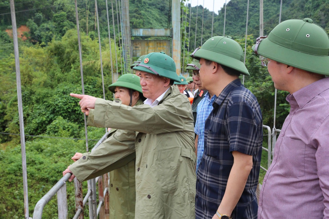 Phó Thủ tướng Hồ Đức Phớc kiểm tra, chỉ đạo khắc phục hậu quả mưa lũ tại Bắc Kạn Phó Thủ tướng Hồ Đức Phớc kiểm tra, chỉ đạo khắc phục hậu quả mưa lũ tại Bắc Kạn