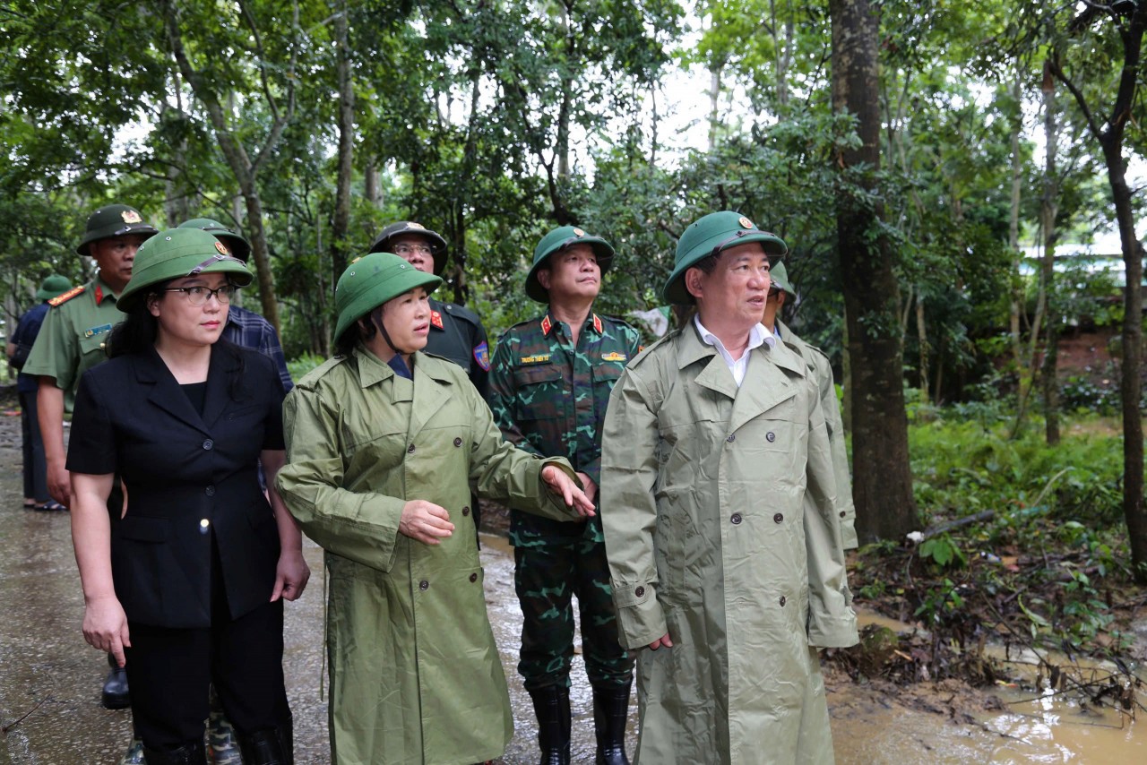 Phó Thủ tướng Hồ Đức Phớc kiểm tra, chỉ đạo khắc phục hậu quả mưa lũ tại Bắc Kạn Phó Thủ tướng Hồ Đức Phớc kiểm tra, chỉ đạo khắc phục hậu quả mưa lũ tại Bắc Kạn