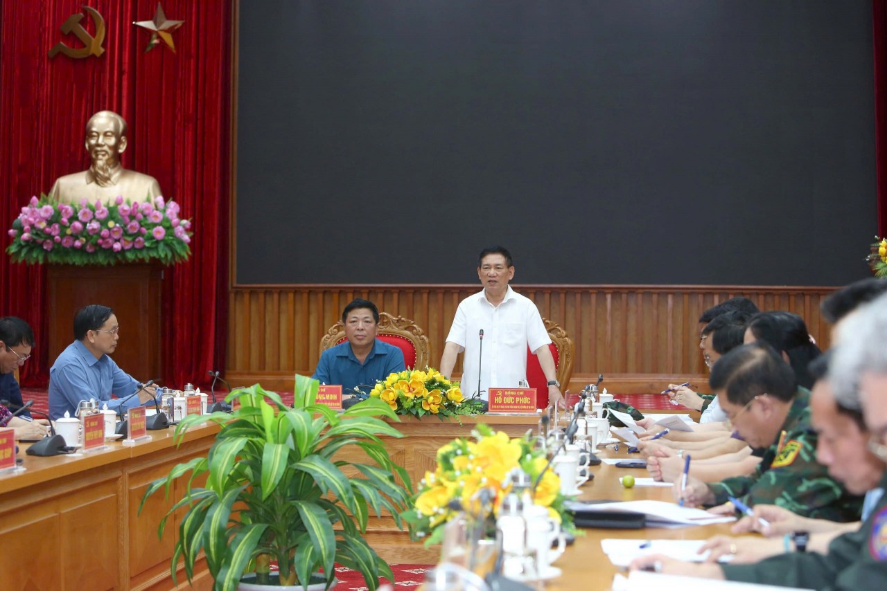 Phó Thủ tướng Hồ Đức Phớc chia sẻ với những thiệt hại nặng nề của tỉnh Cao Bằng