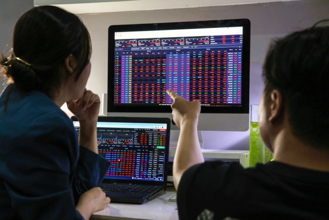 Chứng khoán hôm nay (11/9): Lực bán còn, nhưng cầu bắt đáy xuất hiện giúp VN-Index đóng cửa gần đi ngang