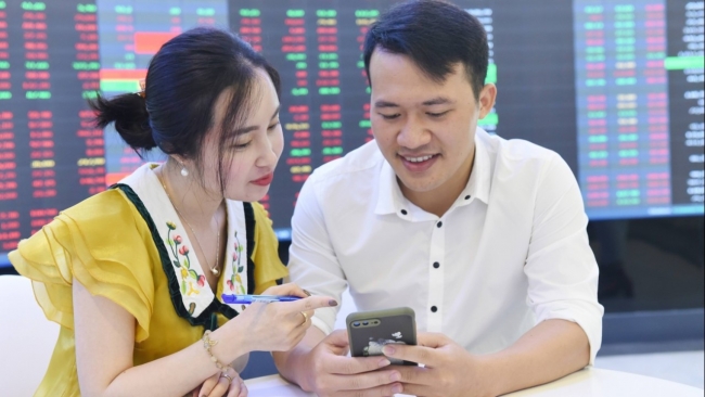 Chứng khoán hôm nay (12/9): VN-Index hồi nhẹ, nhưng thanh khoản lại thấp kỷ lục nhiều tháng