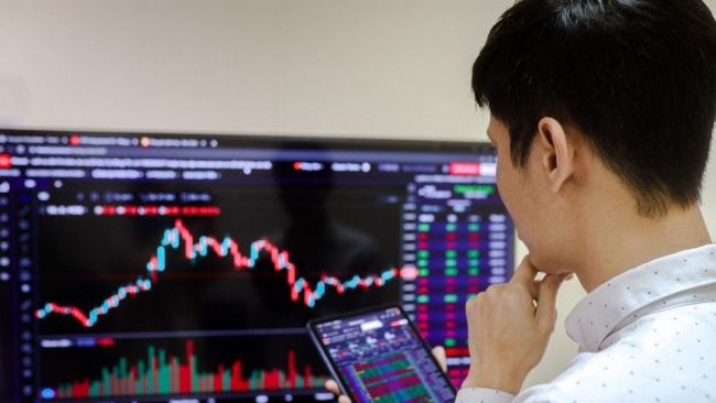 Chứng khoán hôm nay (13/9): VN-Index quay lại điều chỉnh giảm, thanh khoản eo hẹp hơn