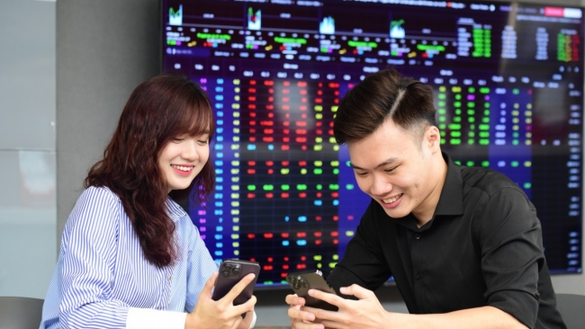 Chứng khoán hôm nay (17/9): VN-Index bật tăng mạnh, thị trường ngập sắc xanh