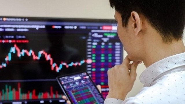 Chứng khoán hôm nay (23/9): Thị trường điều chỉnh nhẹ, thanh khoản lại “đi đâu?"