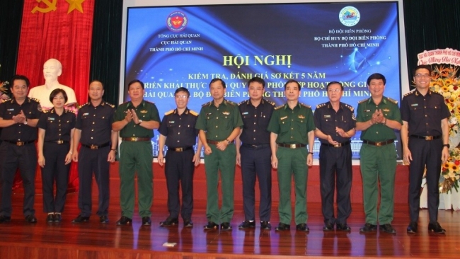 TP. Hồ Chí Minh: Tăng hiệu quả phối hợp hải quan - biên phòng trong chống buôn lậu