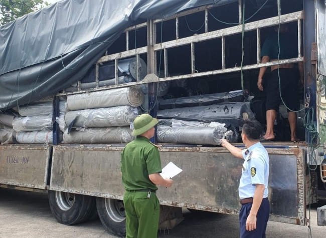 Chuyển cơ quan Cảnh sát điều tra vụ mua bán trên 9,3 tấn vải có dấu hiệu nhập lậu