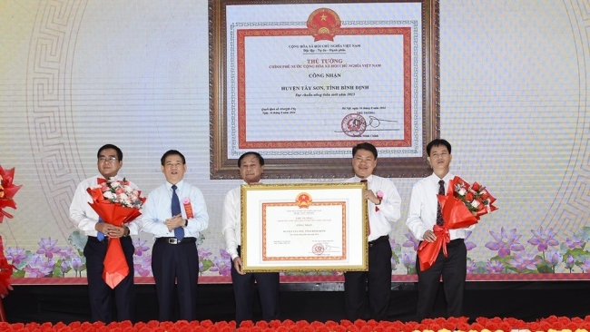 Phó Thủ tướng Hồ Đức Phớc dự Lễ công bố huyện Tây Sơn đạt chuẩn nông thôn mới năm 2023