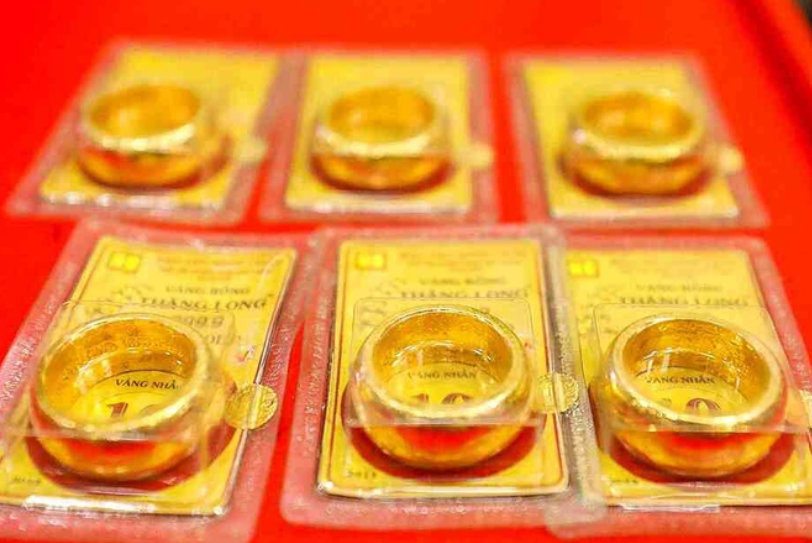 Giá vàng hôm nay (10/10): Vàng nhẫn giảm mạnh trước đà đổ dốc của giá vàng thế giới Thị trường tiền tệ tuần 7-11/10: Ngân hàng Nhà nước hút ròng trên thị trường mở, tỷ giá nhích tăng, giá vàng nhẫn giảm sức “nóng”