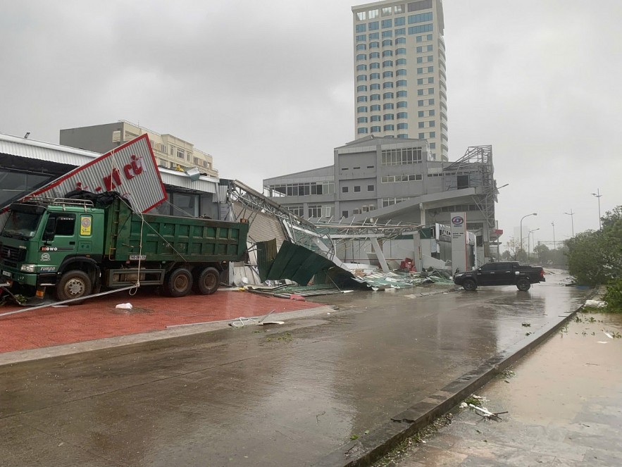 Doanh nghiệp bảo hiểm sát cánh cùng khách hàng sau bão số 3 Doanh nghiệp bảo hiểm sát cánh cùng khách hàng sau bão số 3